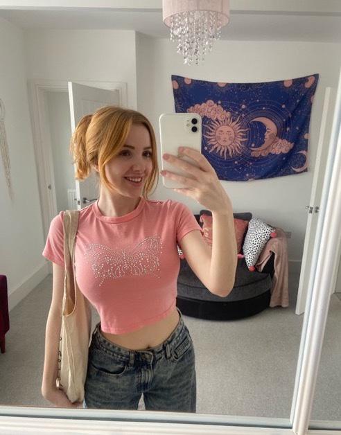 I’m available for all kind of hookup service 🥰🥰