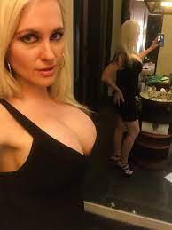 I am down to fuck you good 🍆💦🤪 😻 😍