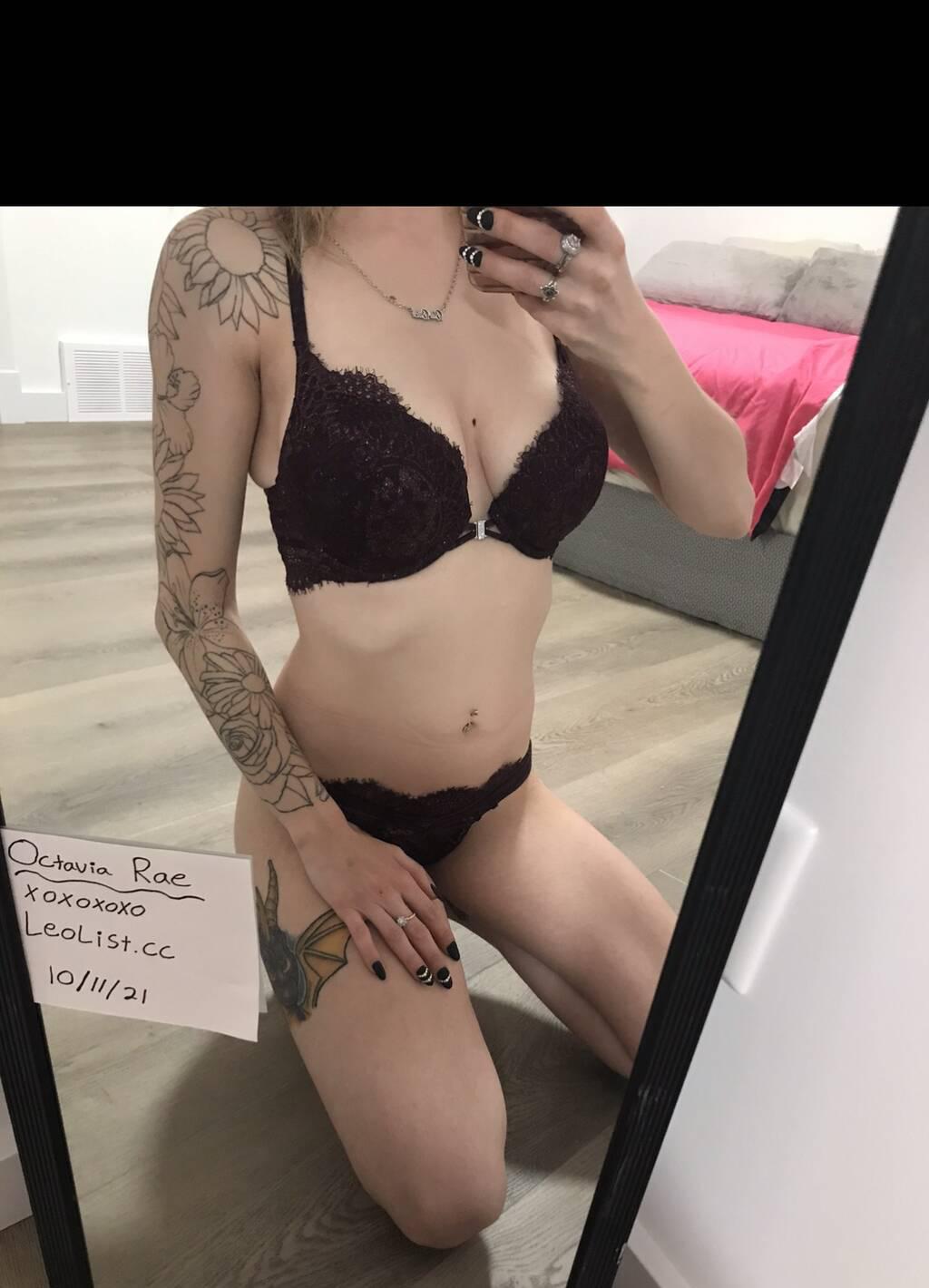 Fit, petite blonde ready to play!! Xoxoxo
