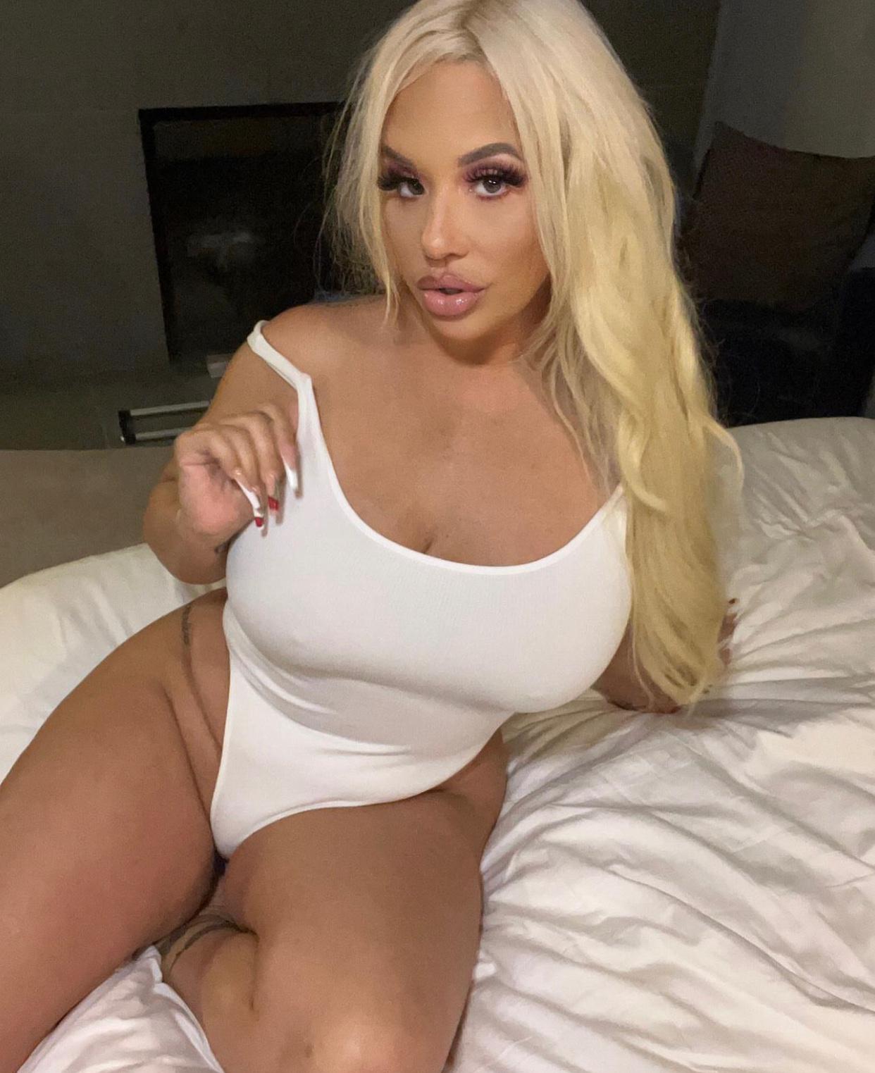 I’M AVAILABLE FOR SEX AND DISCREET FUN SNAPCHAT :sarah788262 🤤🥵💦👅🍆🍑