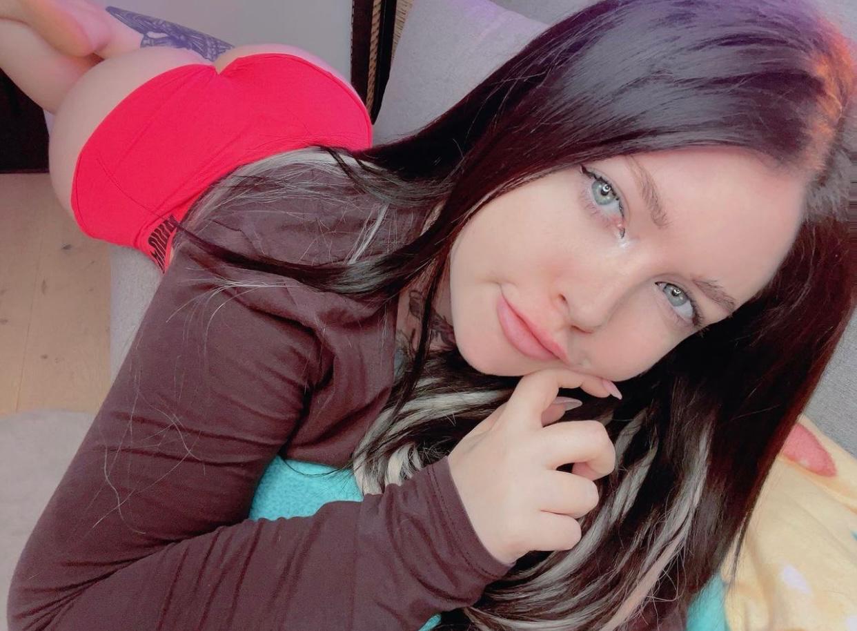 Available for fun🍑🍆🍑🍆