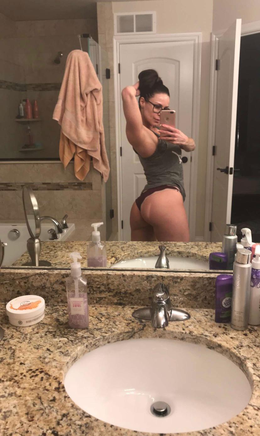 I’m available for hookup tonight 🍆🍆🍆💯👅