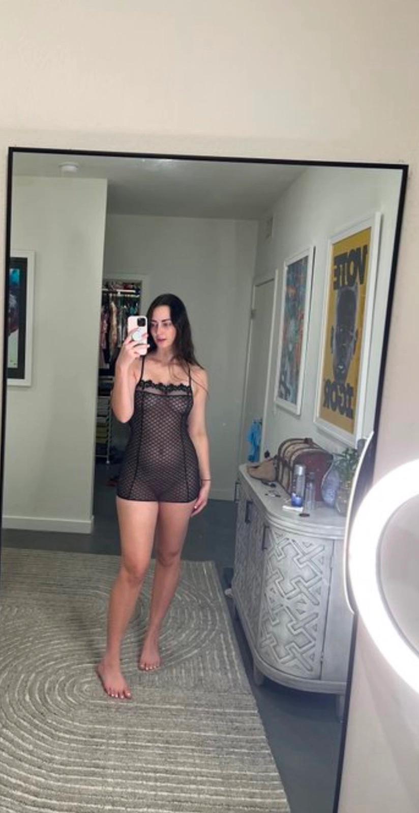 YOUNG TIGHT WET PUSSY💦😝 VERY NASTY AND FREAKY 😍✨WANTS TO GET FUCKED🍆💦