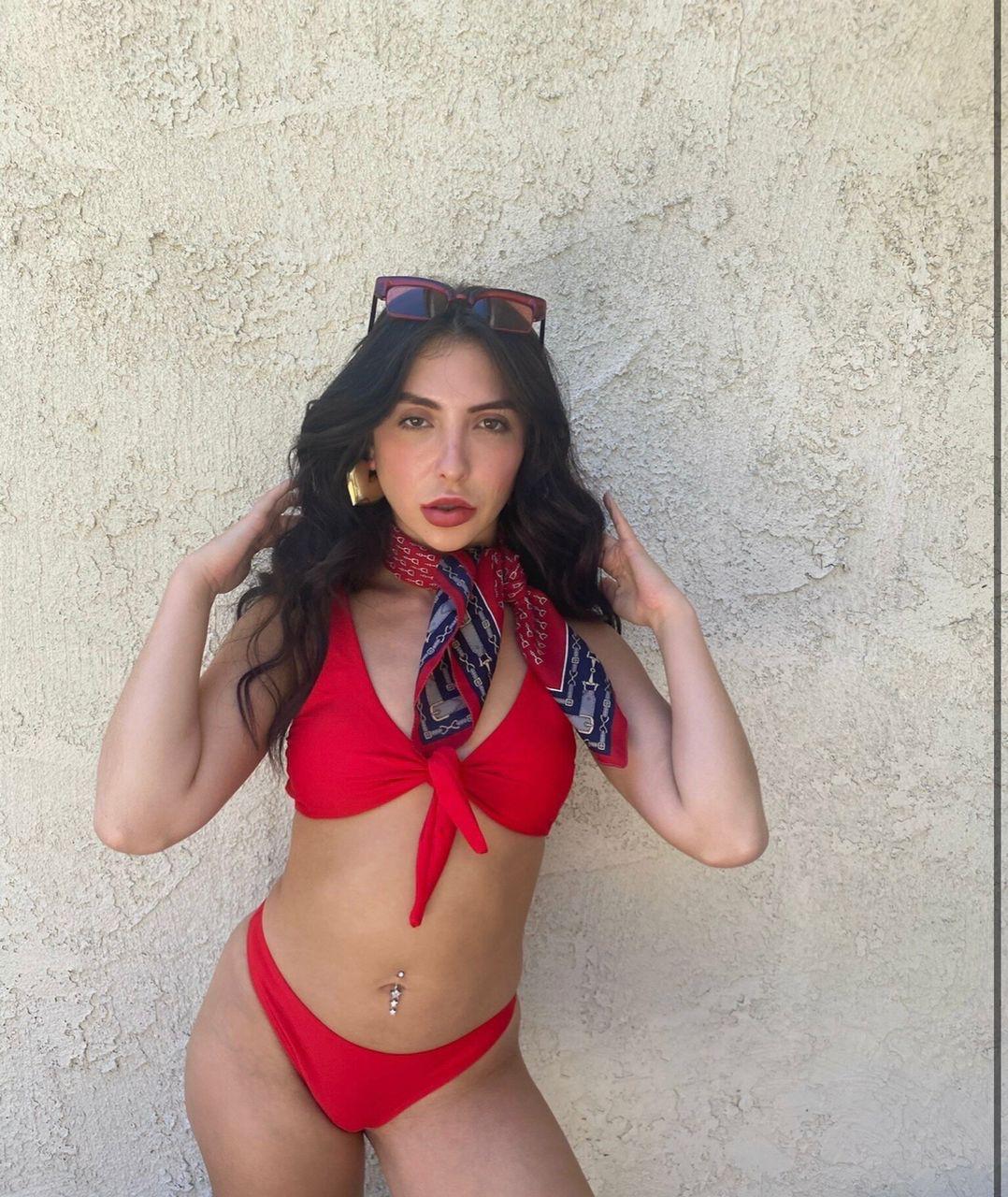 I’m available for hookup 🍑💦🍆