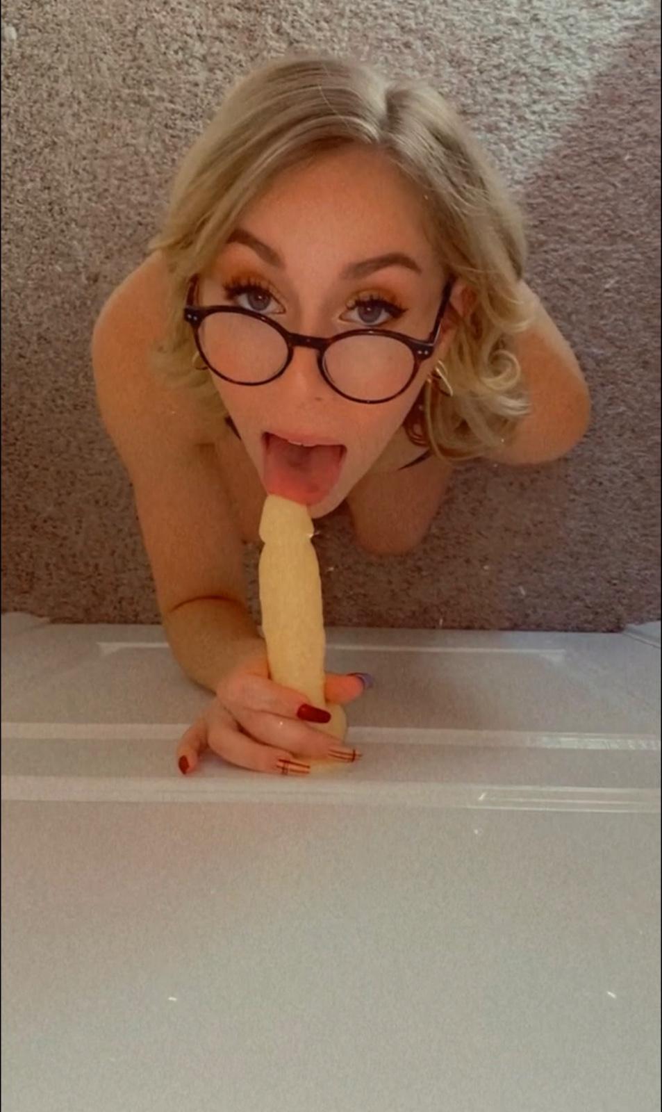 Wanna fuck?? Hit me up now🍇🍇🍑🍑💦💦👅👅
