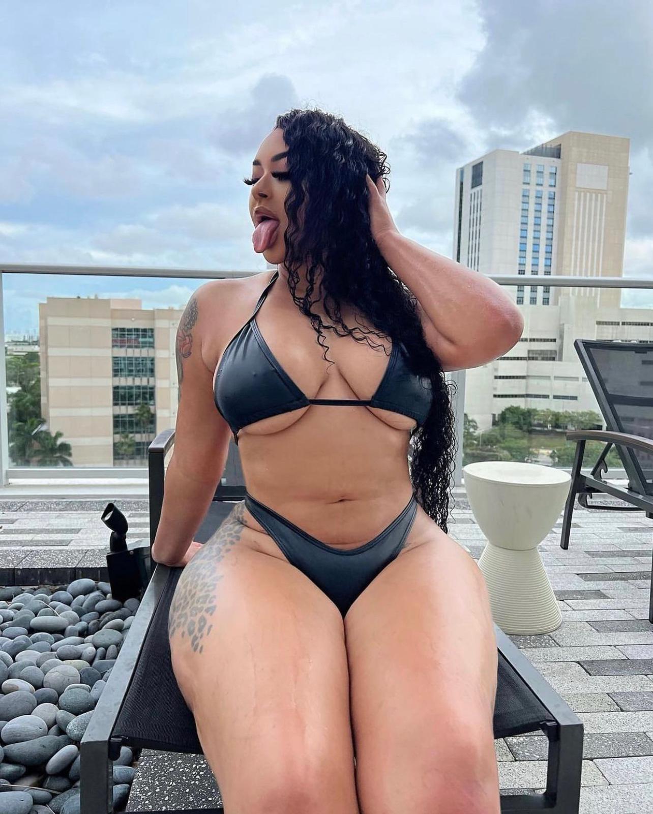 Sexy juicy pussy👅