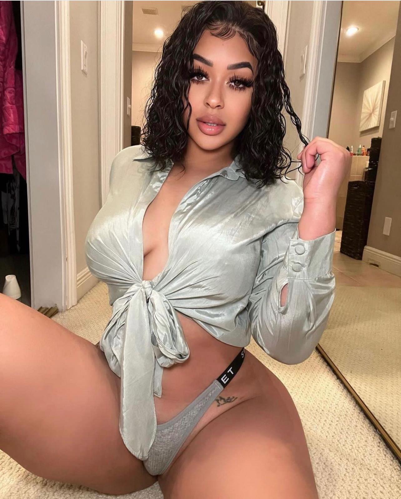 Sexy juicy pussy👅