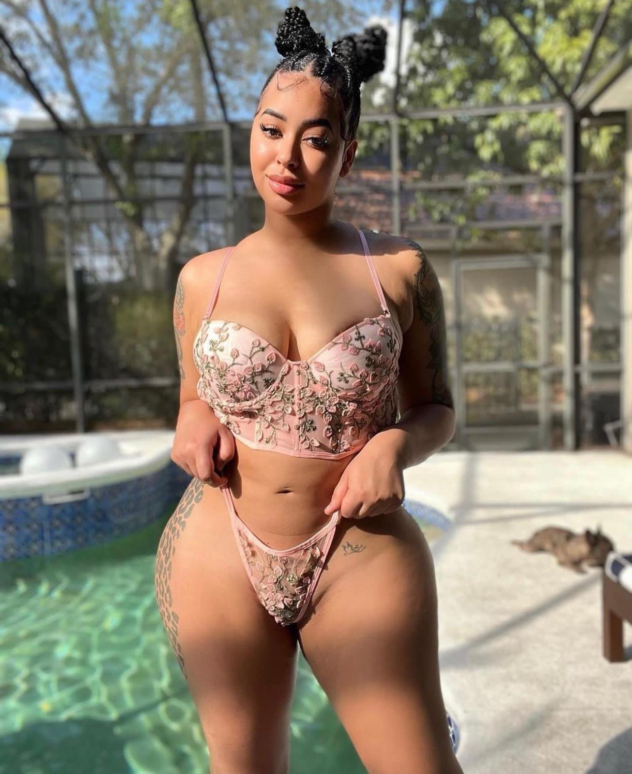 Sexy juicy pussy👅