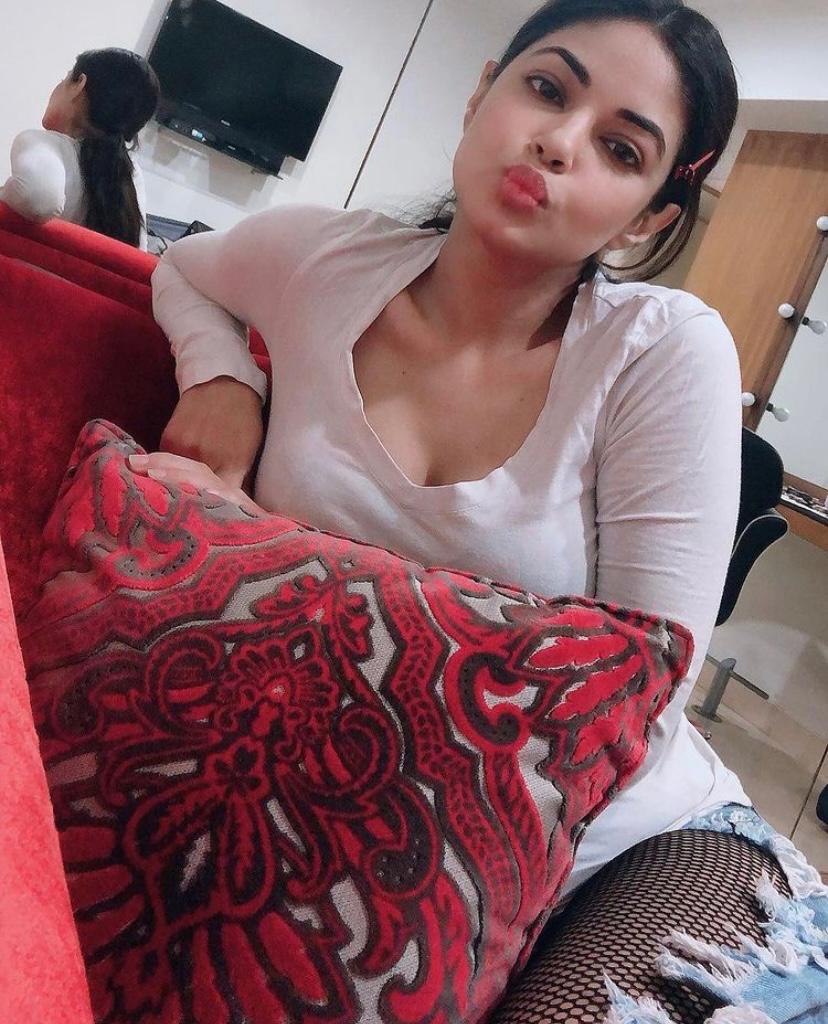 NAUGHTY LESLIE AVAILABLE FOR HOOK UP👅🍆💦