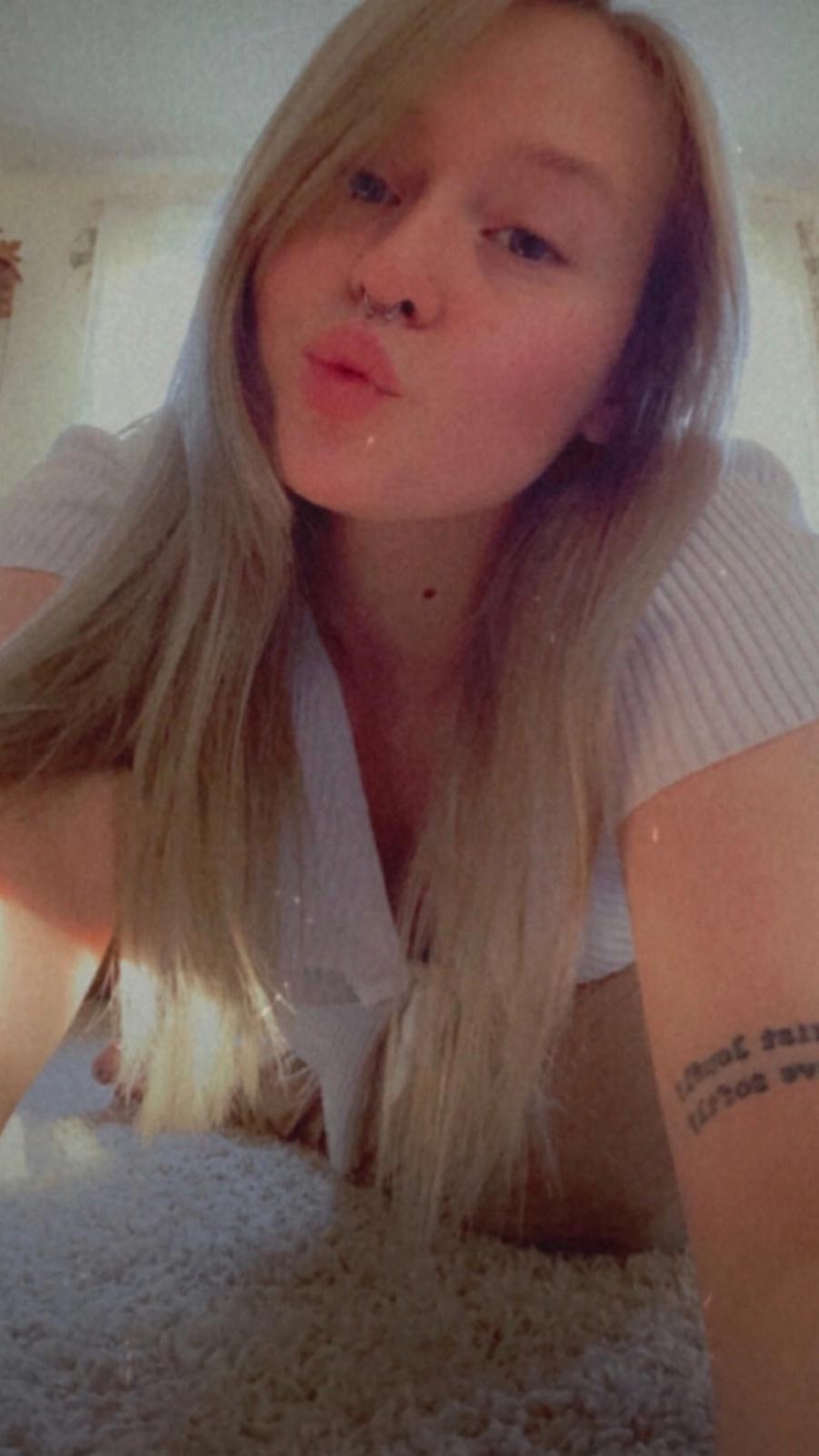 Down for a meet up at a discounted rate 👻fre_ya24