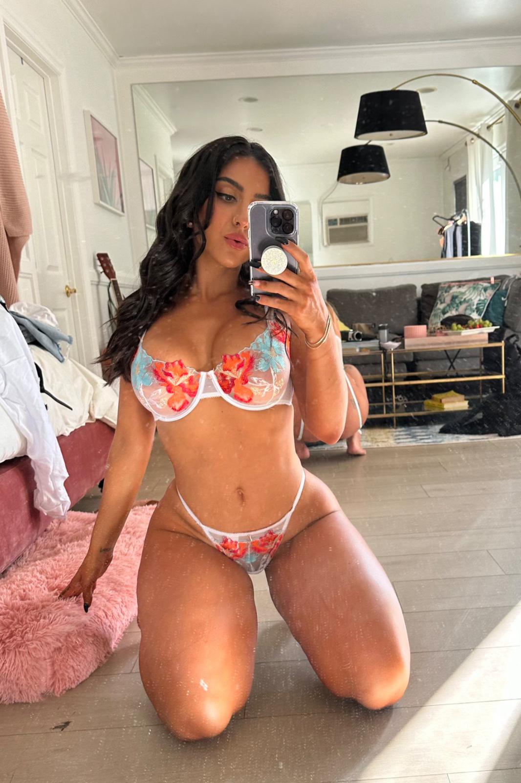 Down to fuck ? Text me 💦🍑
