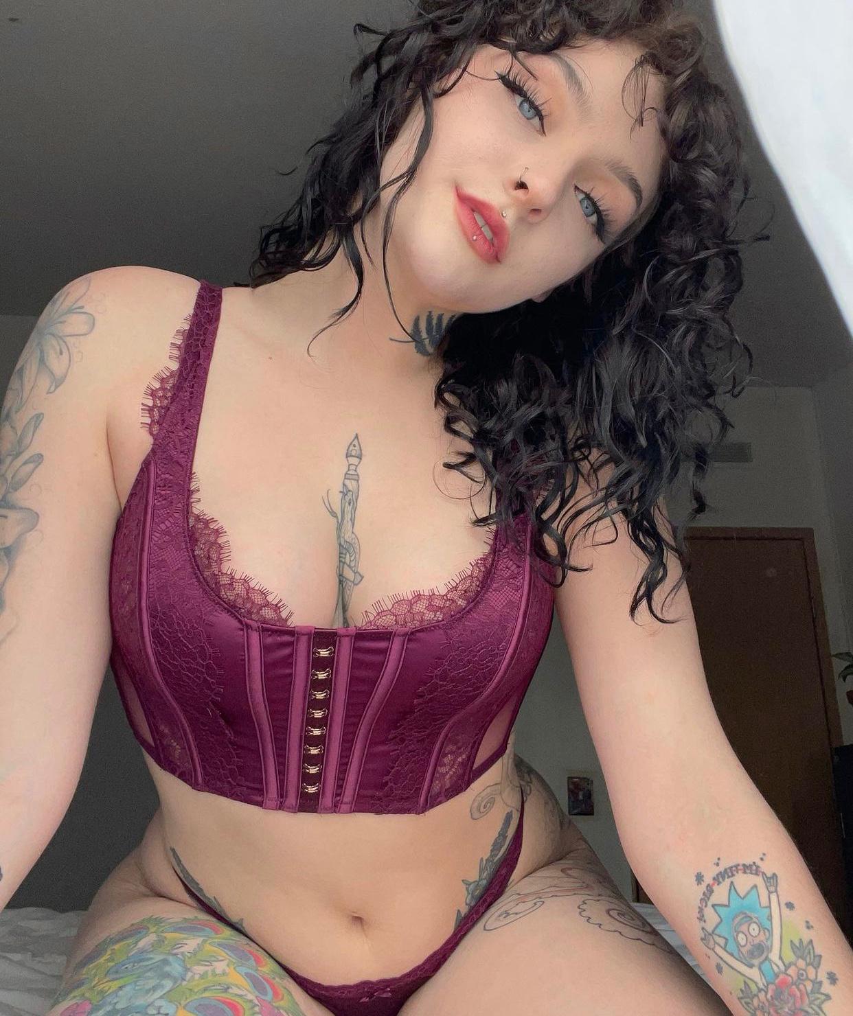 HOOKUP SEX AND SELL DRUGS 💦💦