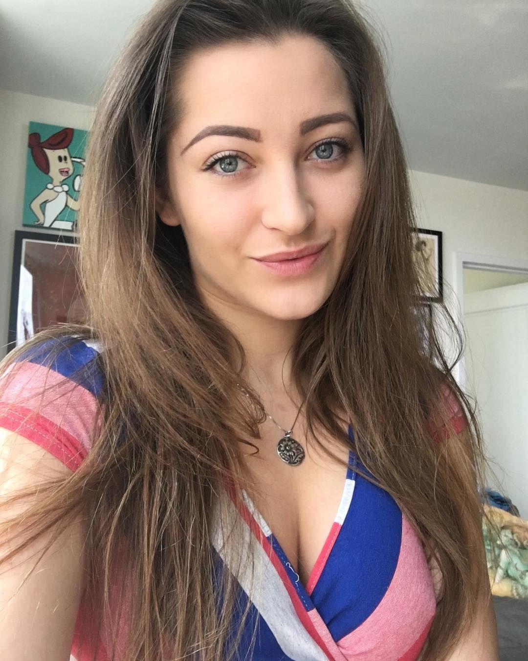 Erotic juicy pussy 👅😋 sexy 🥰 brunette💕babe 😍My # (323) 754-6947