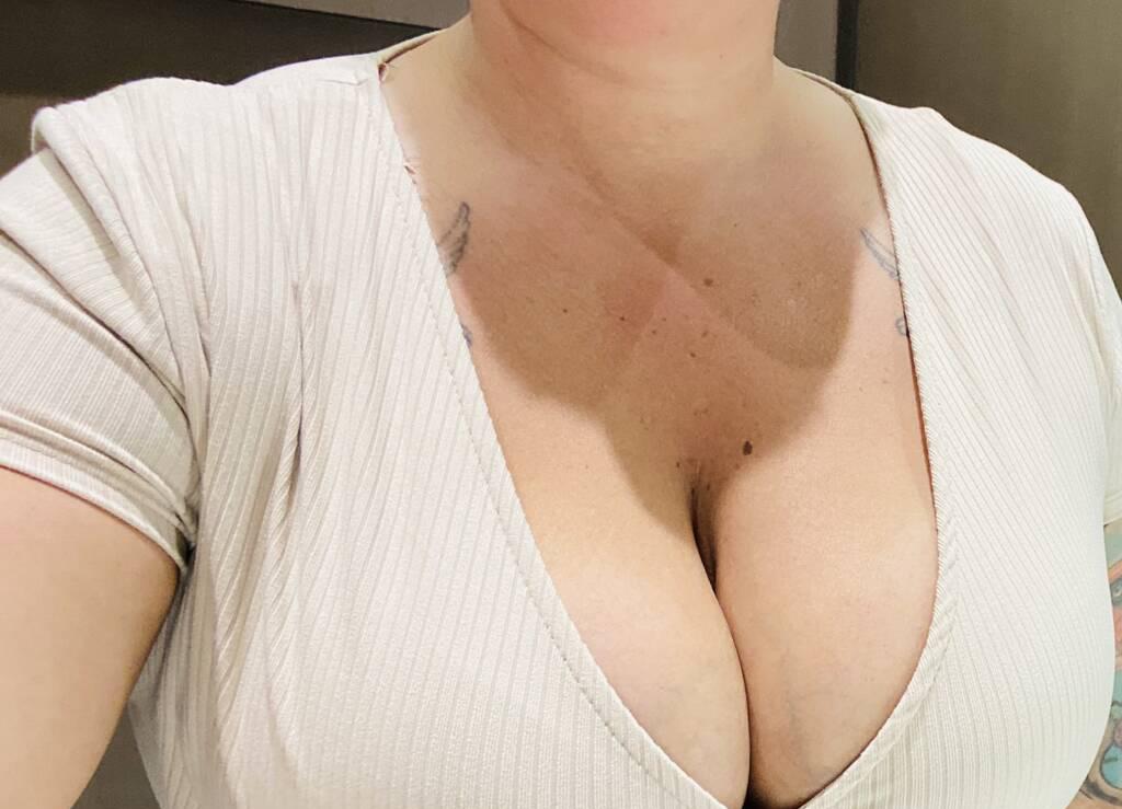OUTCALLS xBIGBOOTYx.xSQUIRTER