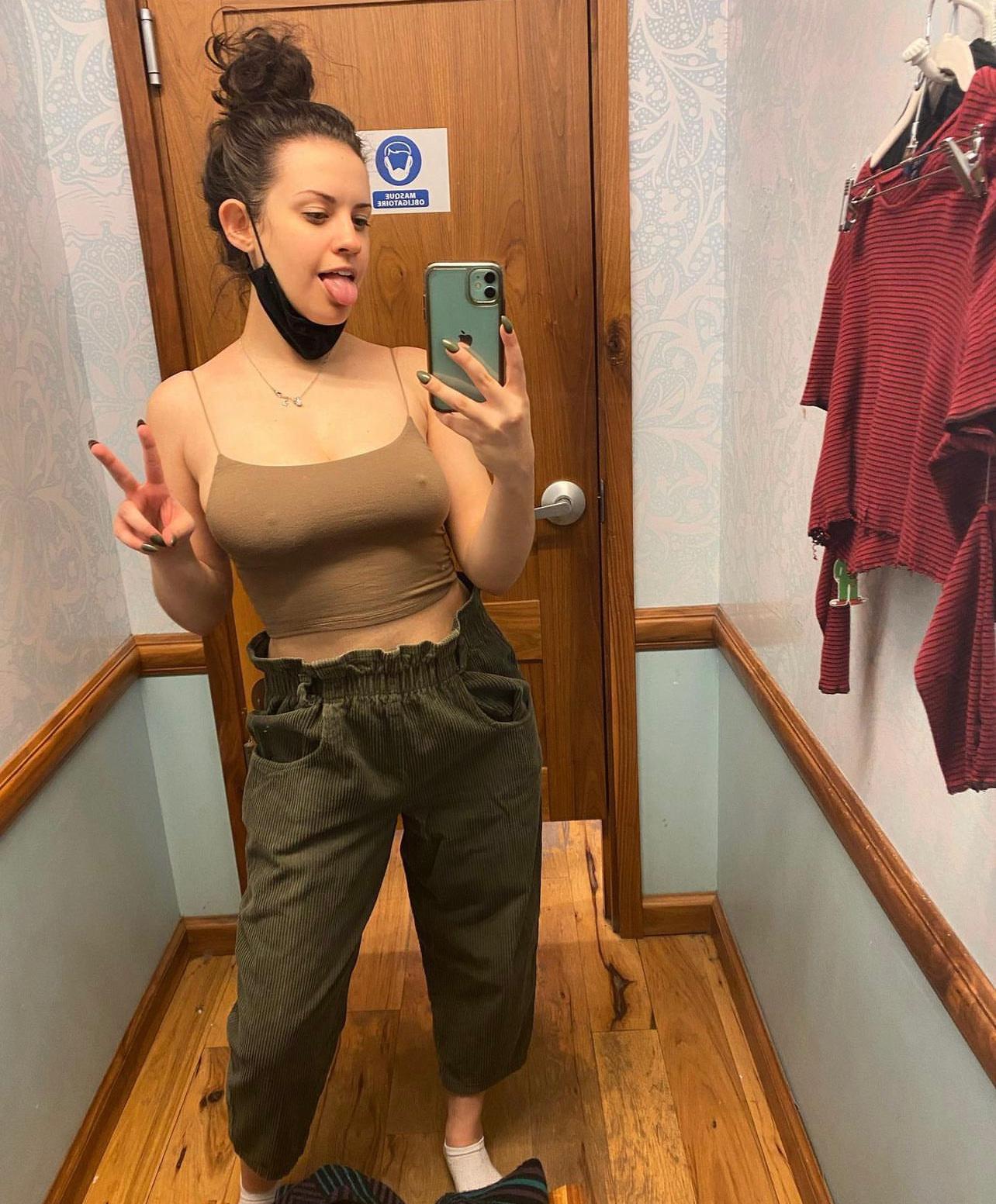 I’m Loretta ,Always ready and seeking DISCREET no strings sex encounters.