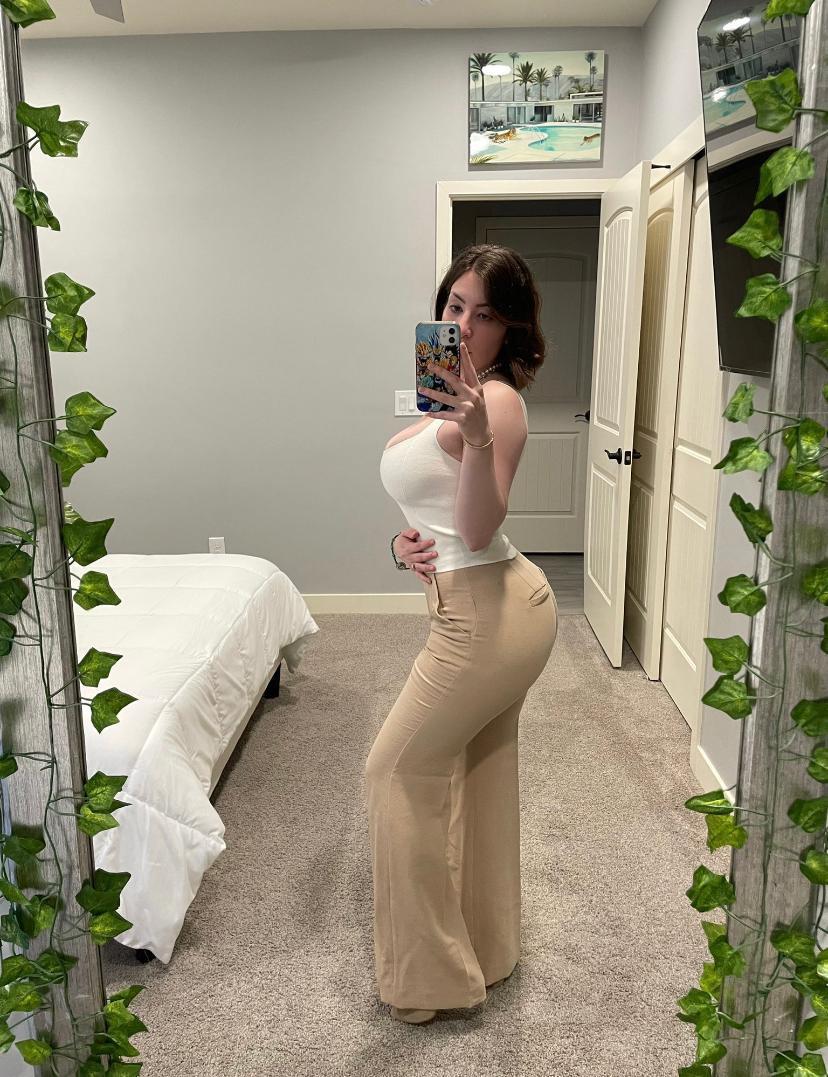 🍆🍑AVAILABLE FOR HOOK UPS AND FUN STUFFS 💦🍑