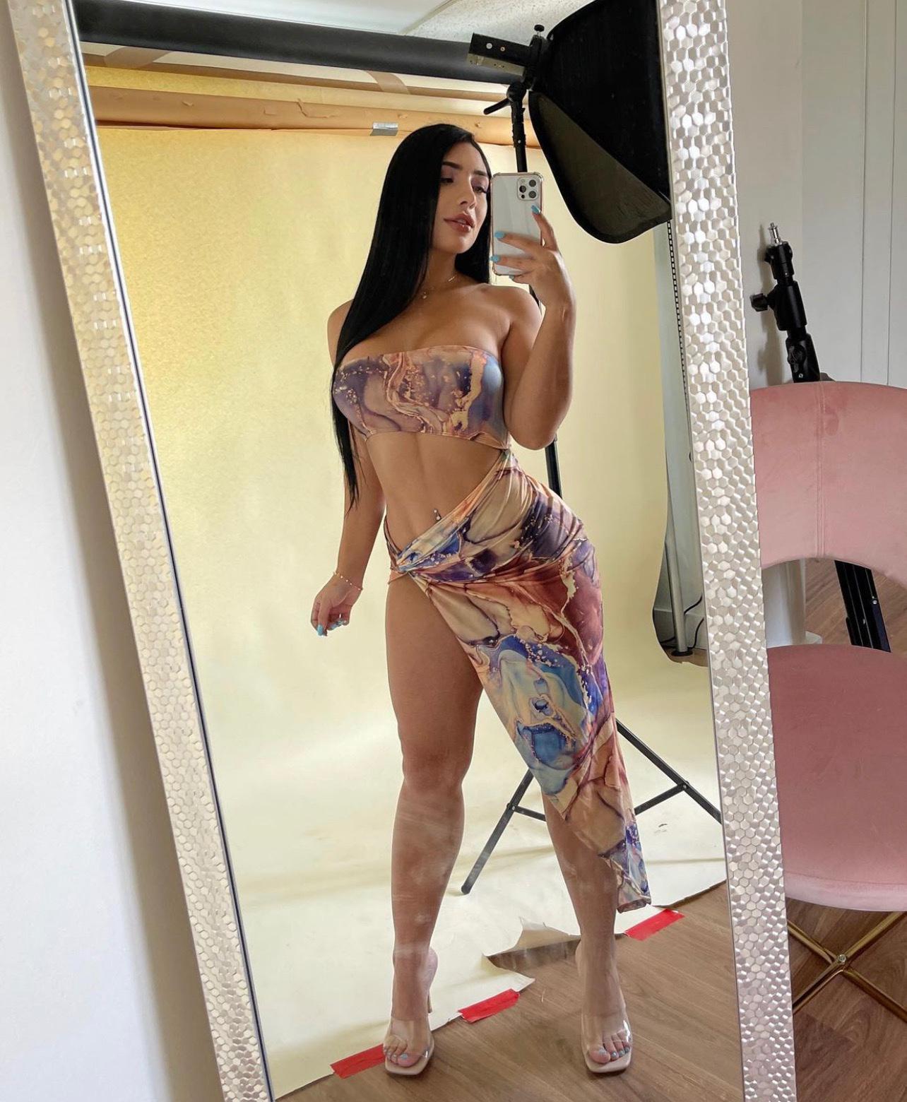 I’m available for hook up 😁❤️😩👅🍆🥂