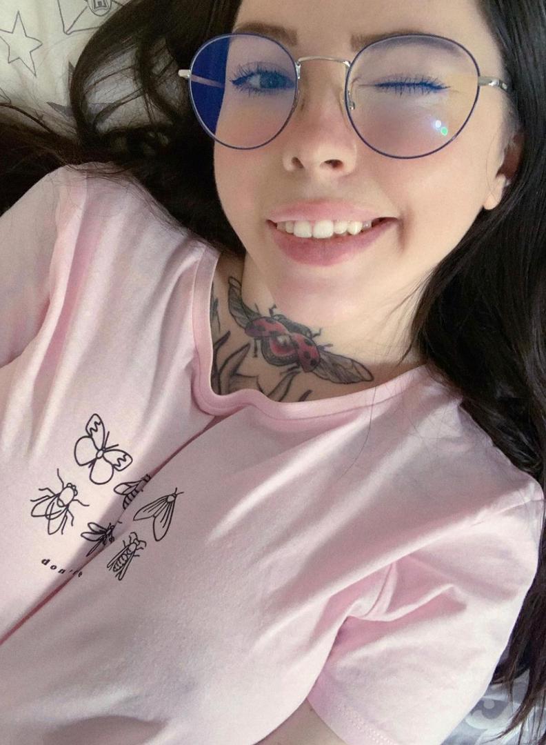 Ima available for incalls and outcalls hmu let’s have some fun