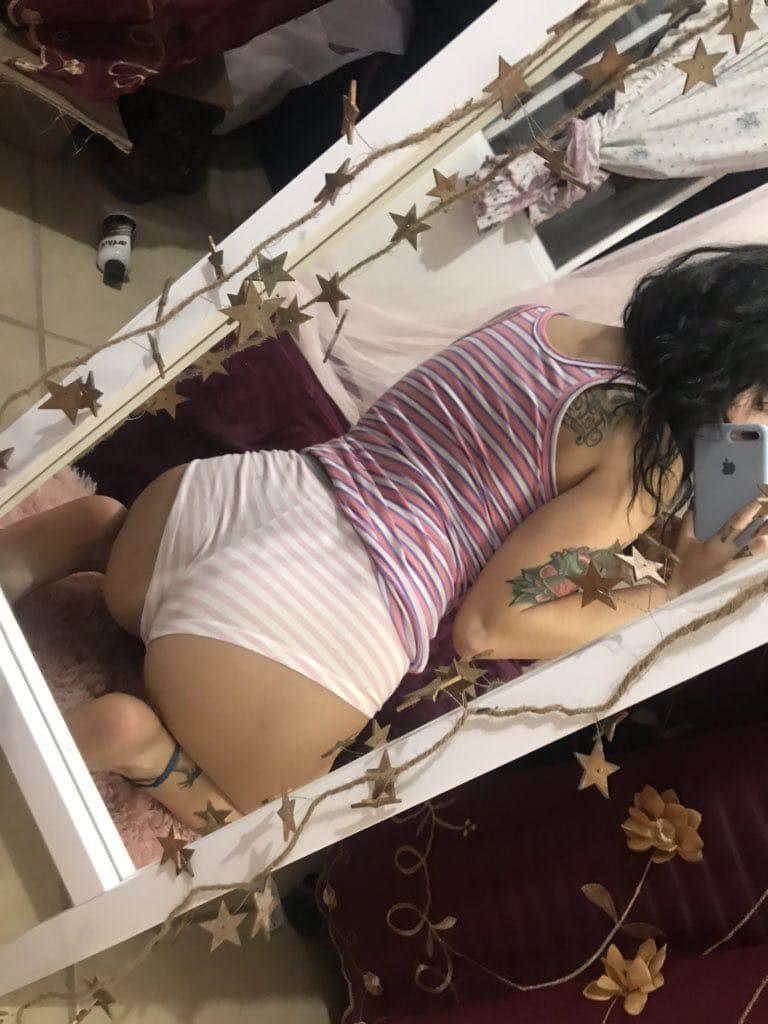 🍆🍑AVAILABLE FOR HOOK UPS AND FUN STUFFS 💦🍑
