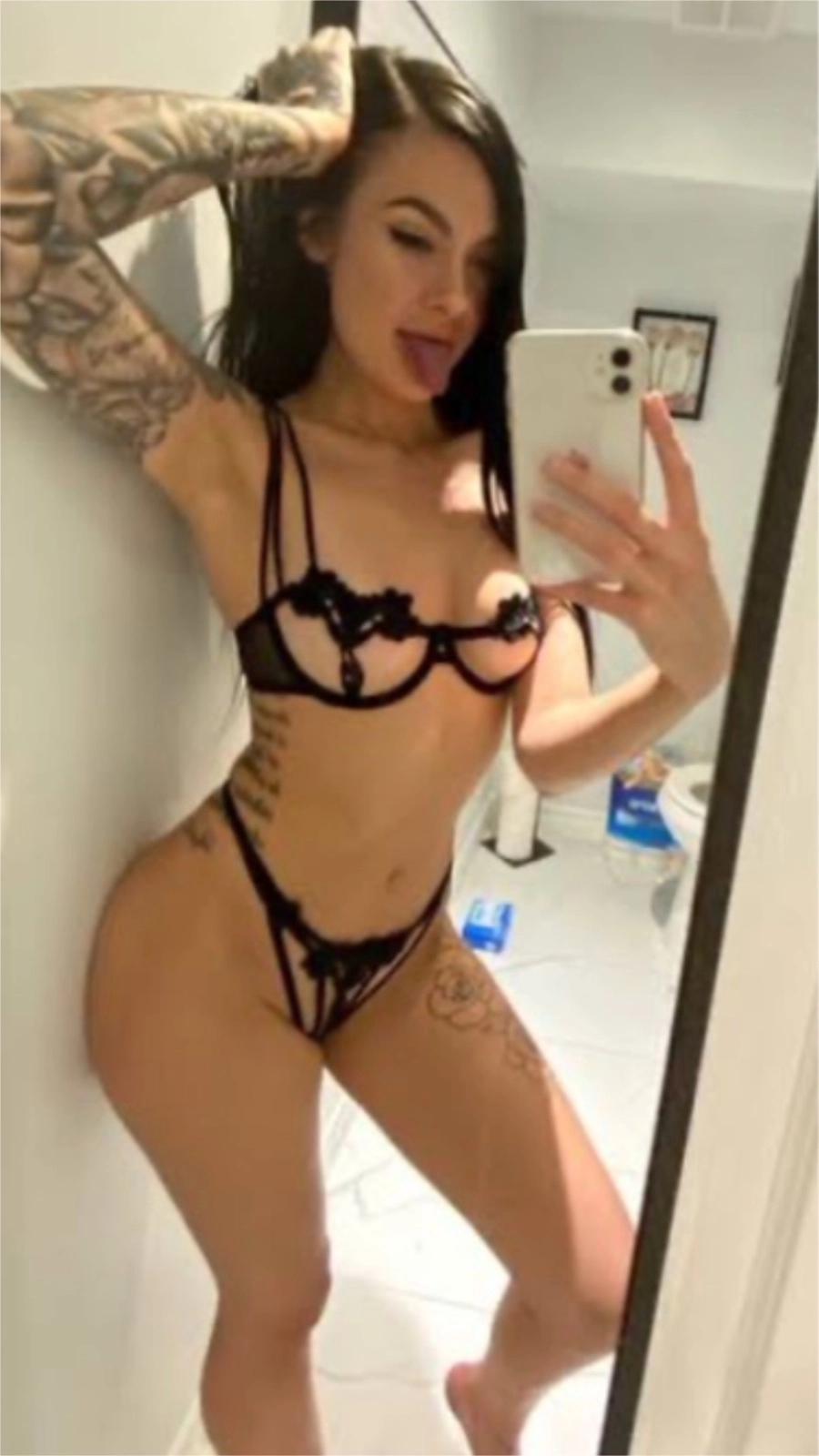 Available for hookup 24/7 with sweet and fast reliable sex Bãby