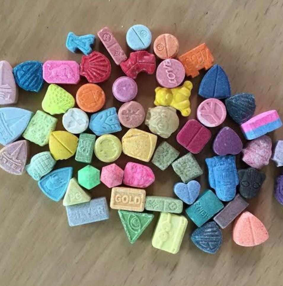 Escort and bdsm available and drugs