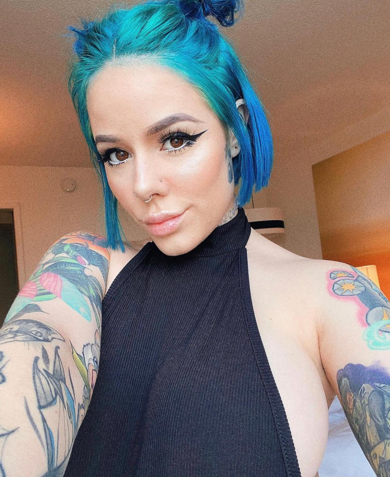 I’m a nasty bitch that’s ready to get fucked suck dicks and swallow loads