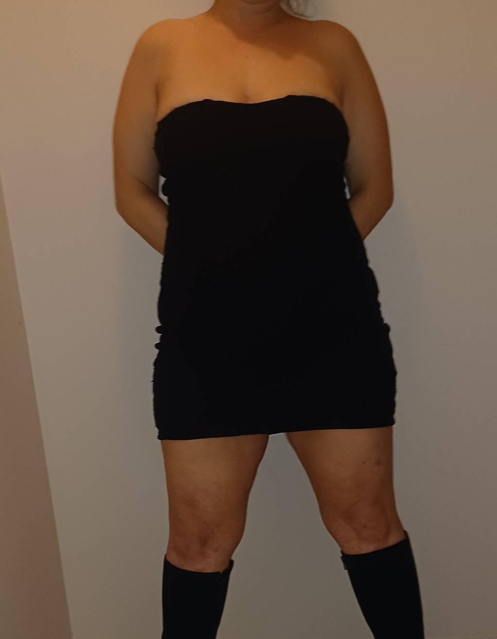 Bootylicious with perfect breasts! Mature, party friendly