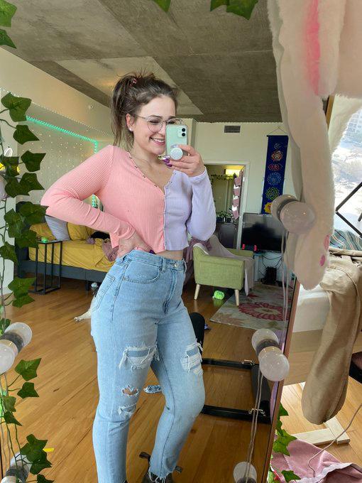 I’m available in Medicine Hat 🥰💋