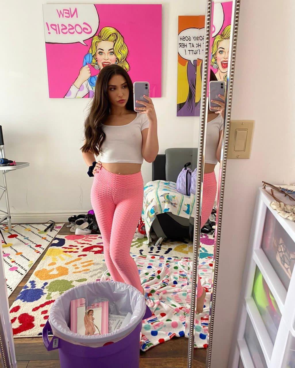 Available for hookup 🍆🍑💦