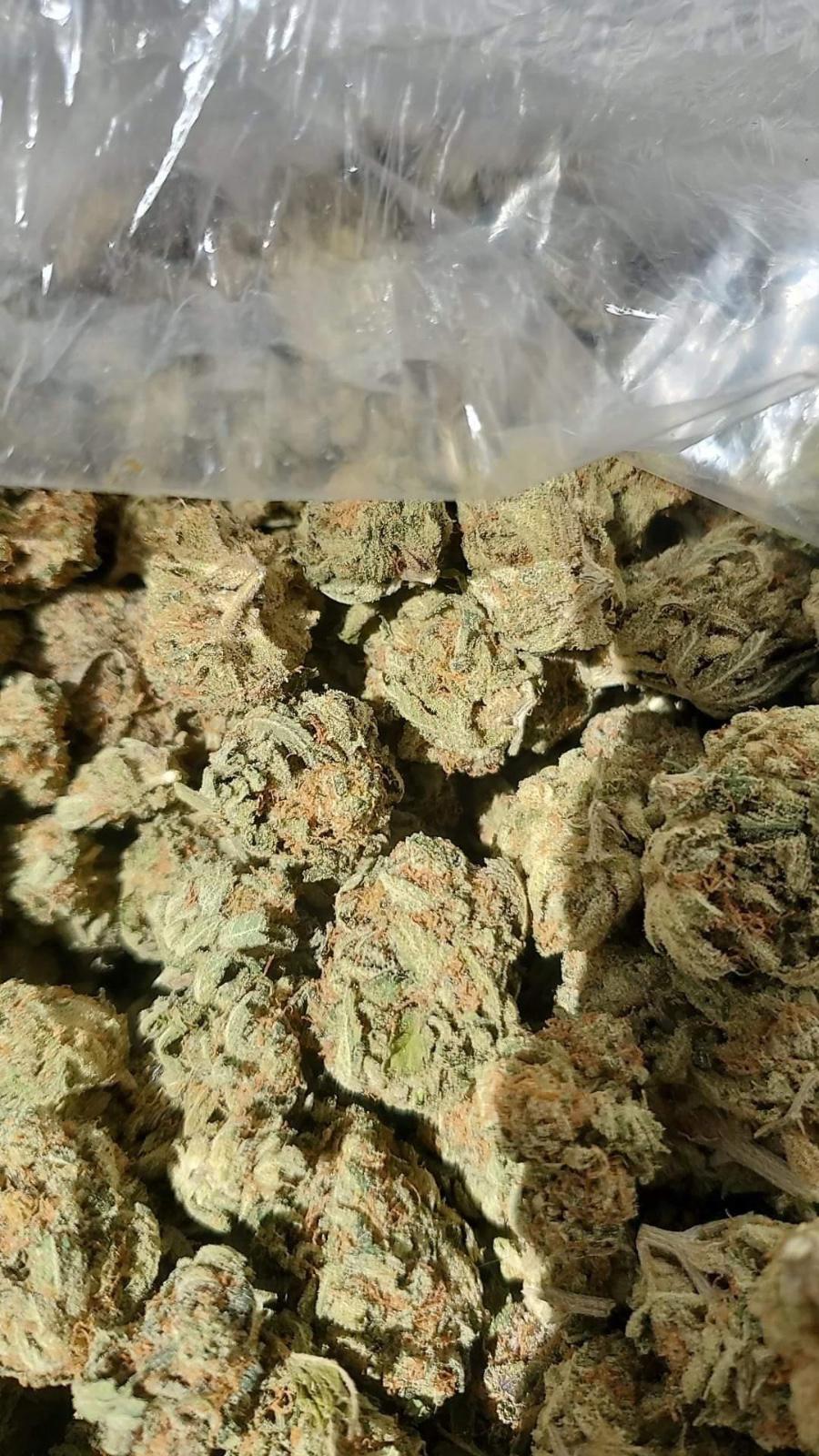 HOOKUP SEX AND SELL DRUGS 🍑🍑🍑😘😘😘