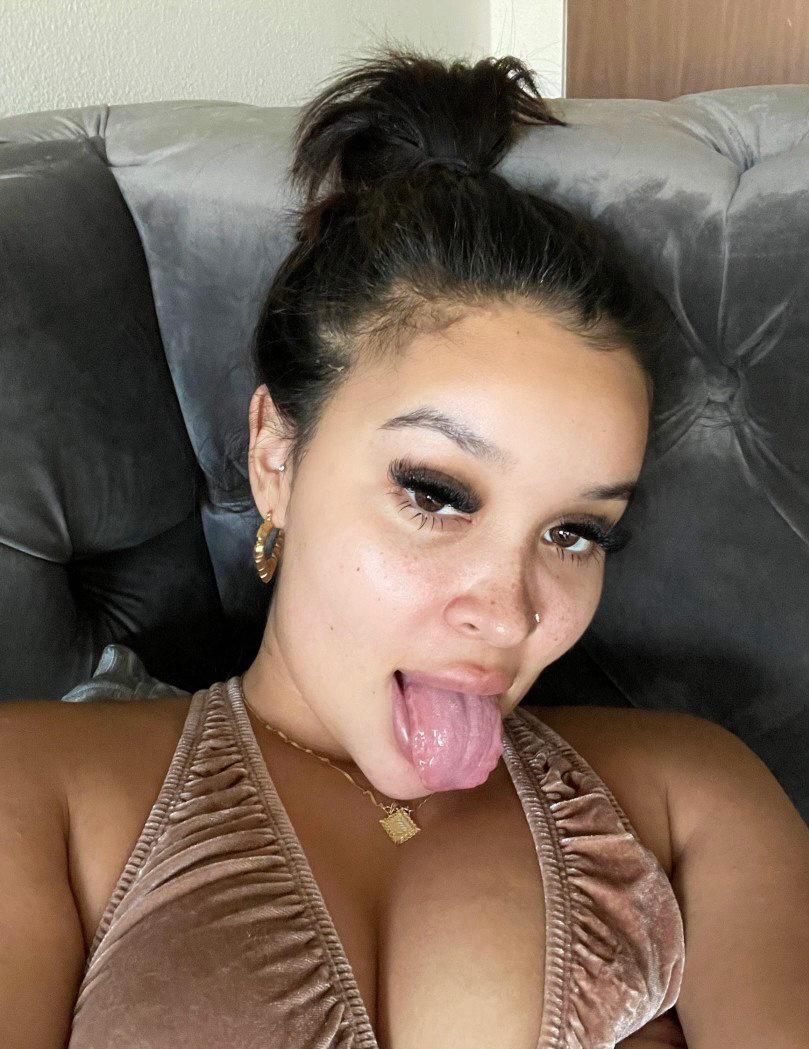 AVAILABLE FOR HOOKUP 🍆🍑👅💦 | SNAP: BLISSELIIZABETH | 📞 : (321) 380-4510