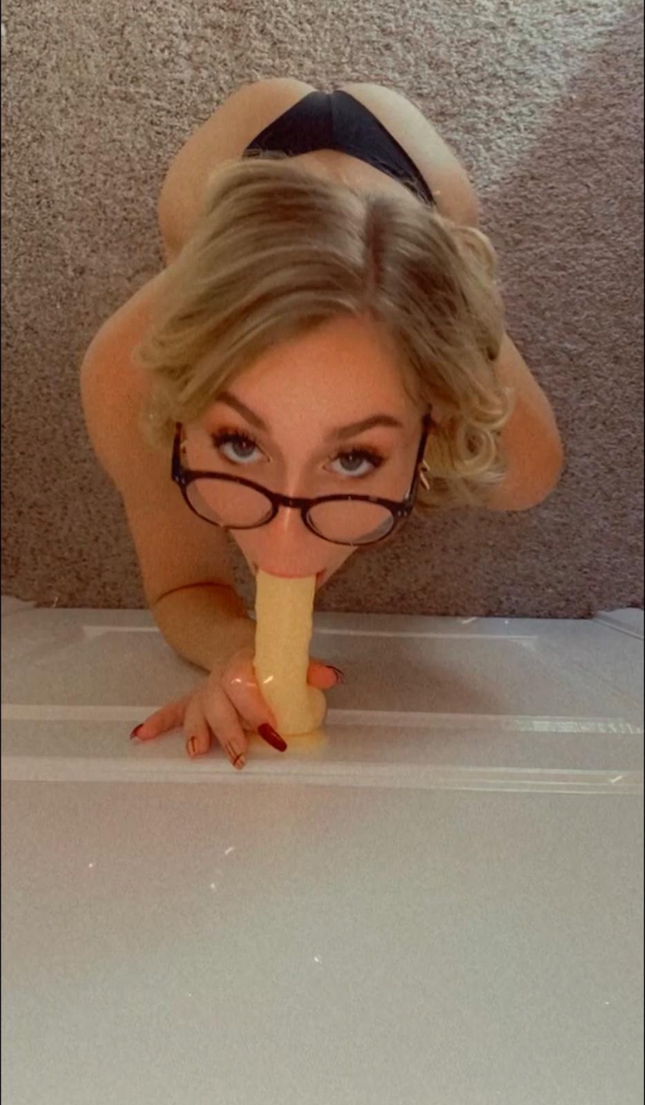 Wanna fuck?? Hit me up now💦💦👅👅🍇🍇🍇🥹🥹