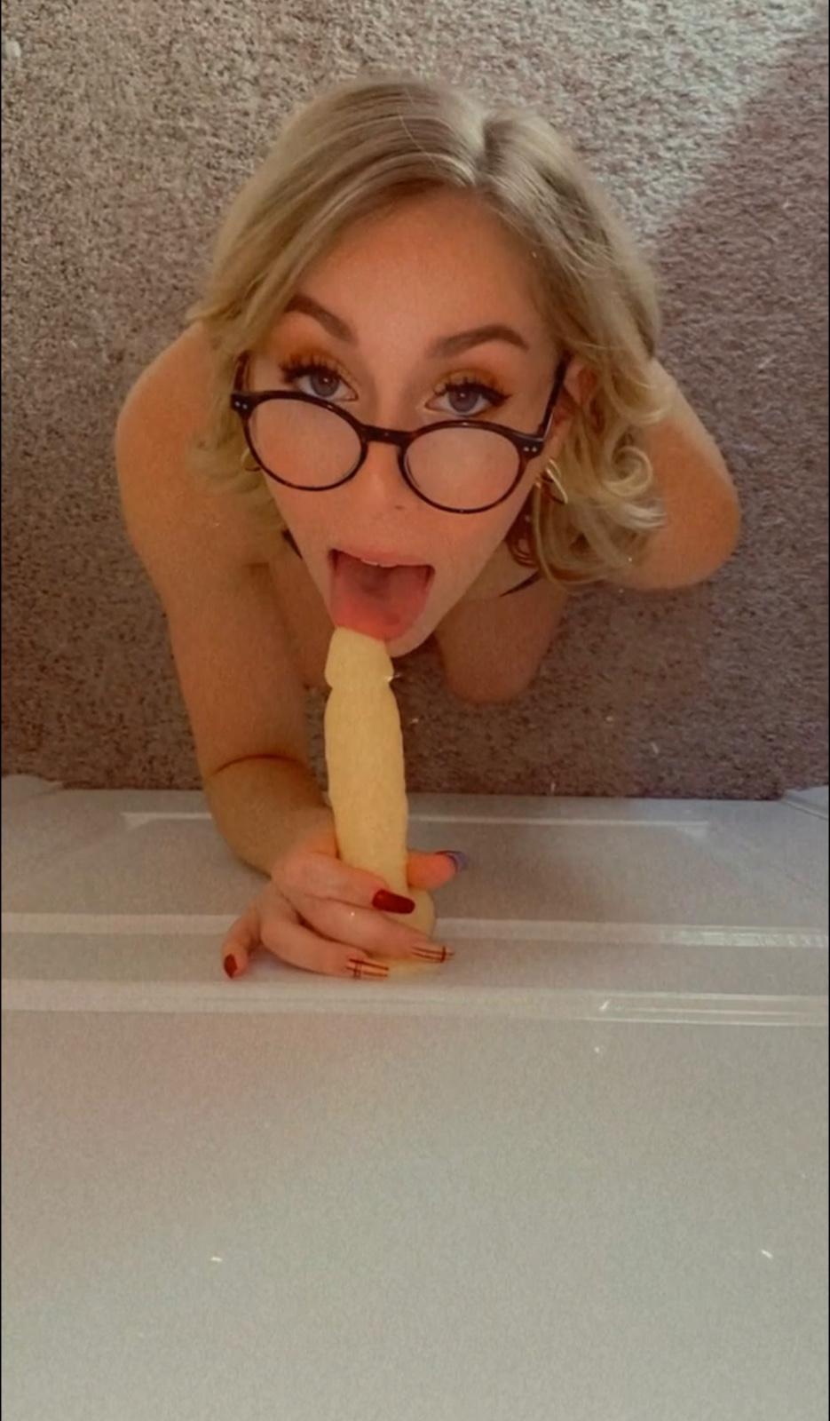 Wanna fuck?? Hit me up now💦💦👅👅🍇🍇🍇🥹🥹