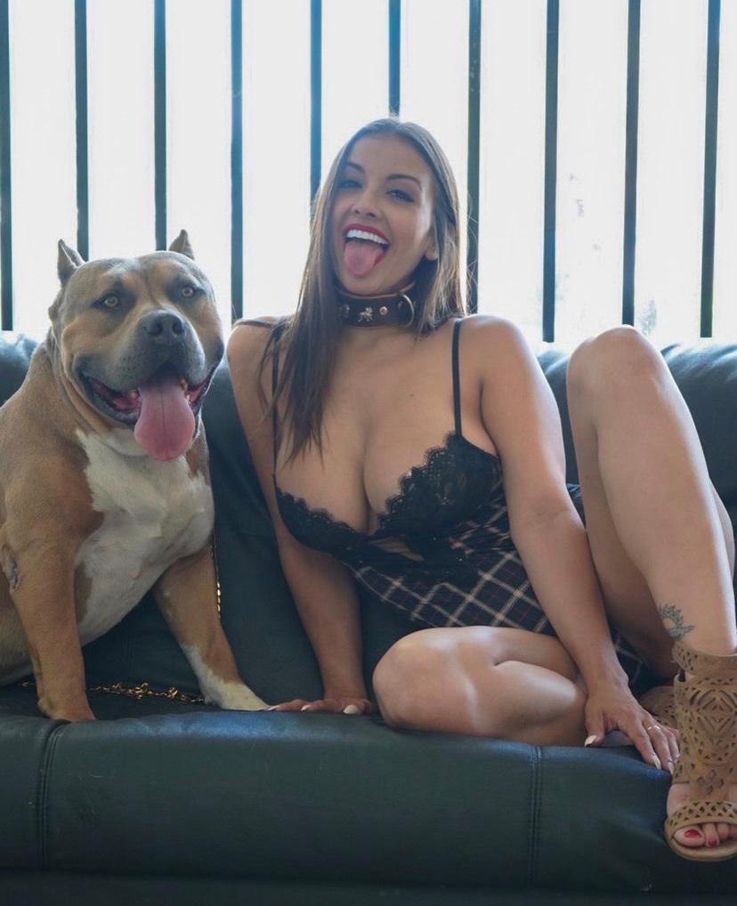 Escort Available for HookUp
