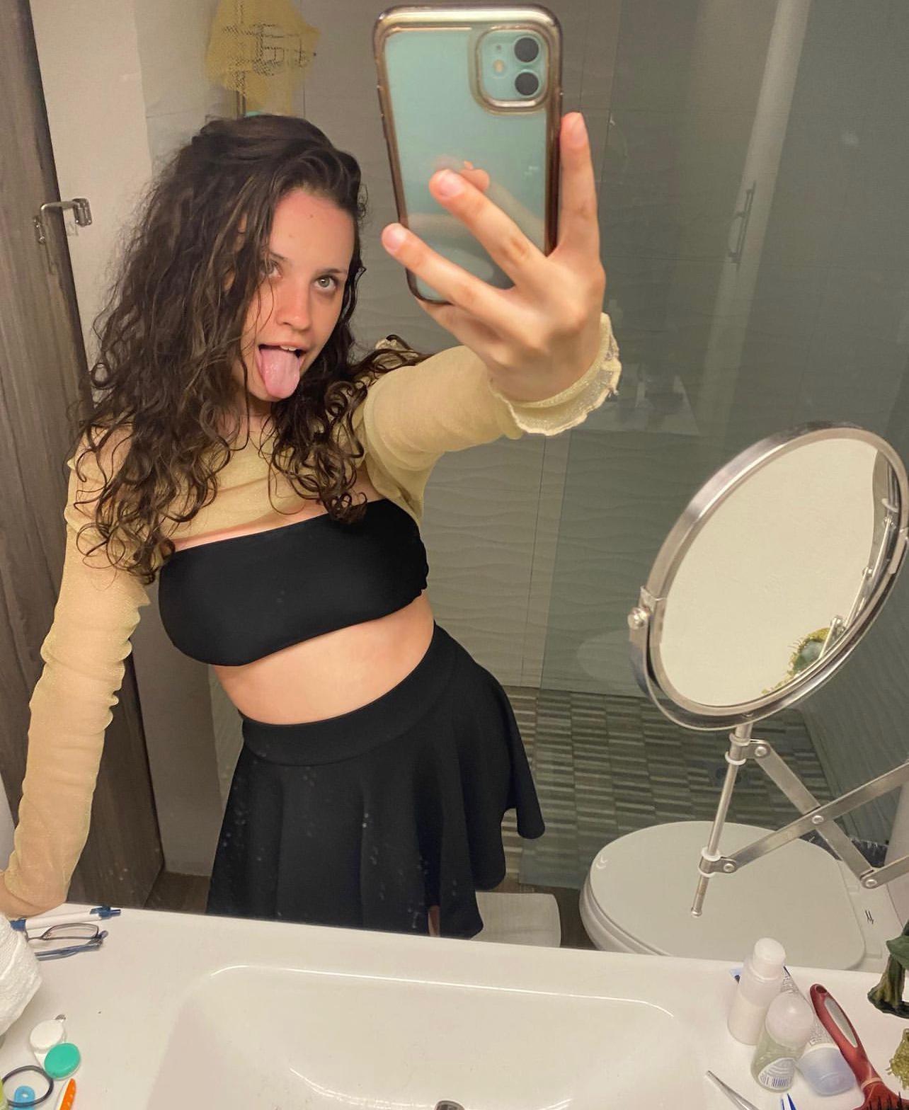 I’m Loretta ,Always ready and seeking DISCREET no strings sex encounters.