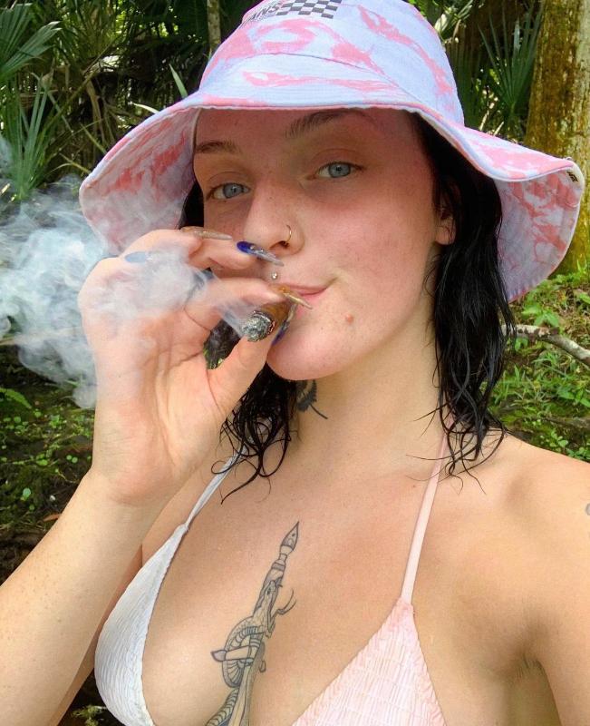 HOOKUP SEX AND SELL DRUGS🍑🍑🍑😘😘😘
