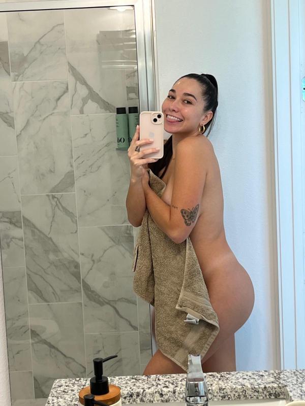 Wet and juicy 👅🥒👅💦