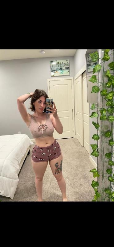 🍆🍑AVAILABLE FOR HOOK UPS AND FUN STUFFS 💦🍑
